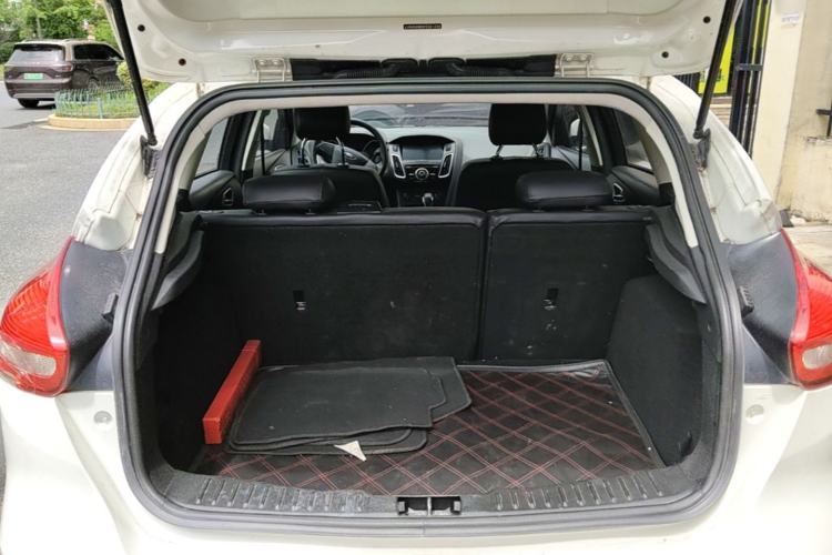 Used Ford Focus 2015 Hatchback 1.6L Automatic Comfort Model Trunk
