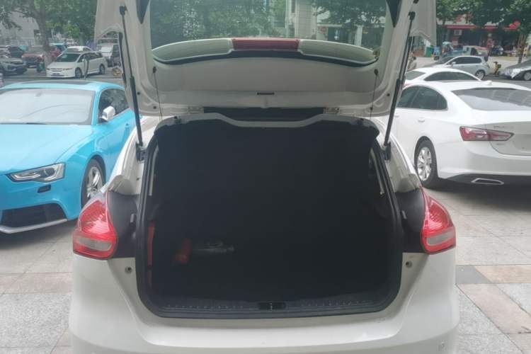 Used Ford Focus 2015 Hatchback EcoBoost 180 Automatic Elite Model Trunk