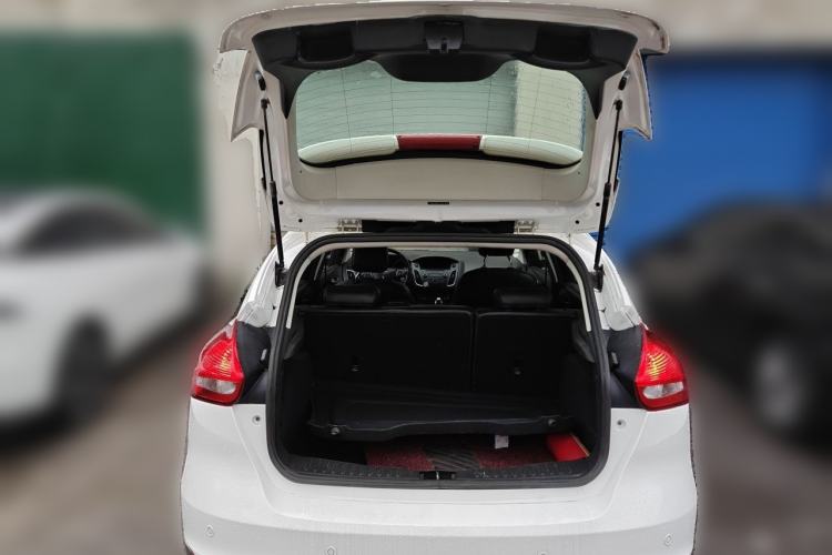 Used Ford Focus 2015 Hatchback 1.6L Automatic Fashion Edition Trunk