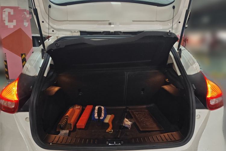 Used Ford Focus 2015 Hatchback EcoBoost 125 Manual – Ultra-Style Edition Trunk
