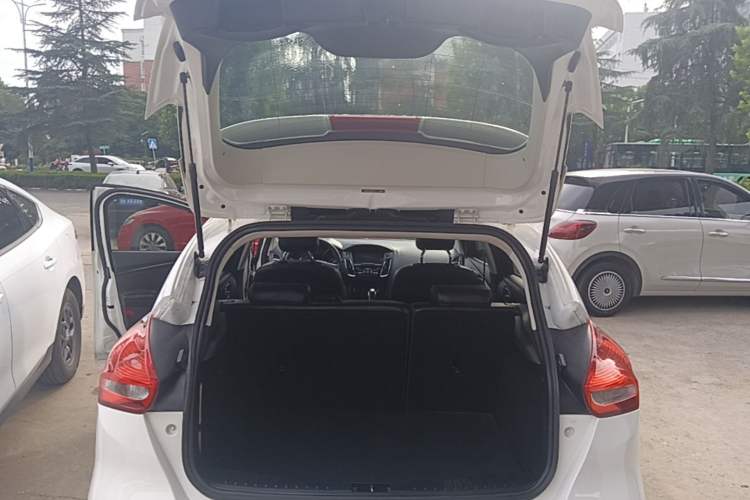 Used Ford Focus 2015 Hatchback 1.6L Automatic Fashion Edition Trunk