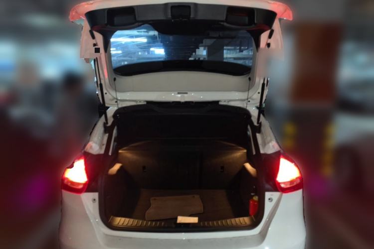 Used Ford Focus 2015 Hatchback 1.6L Automatic Fashion Edition Trunk