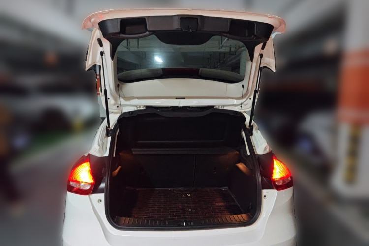 Used Ford Focus 2015 Hatchback 1.6L Automatic Comfort Model Trunk