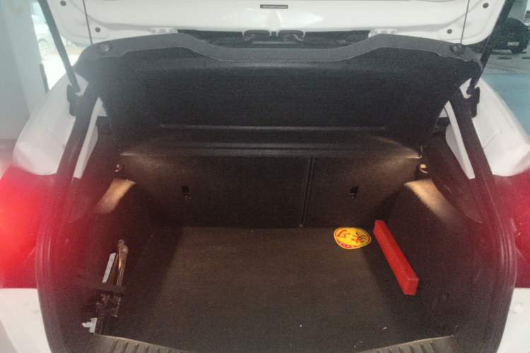 Used Ford Focus 2015 Hatchback 1.6L Automatic Fashion Edition Trunk