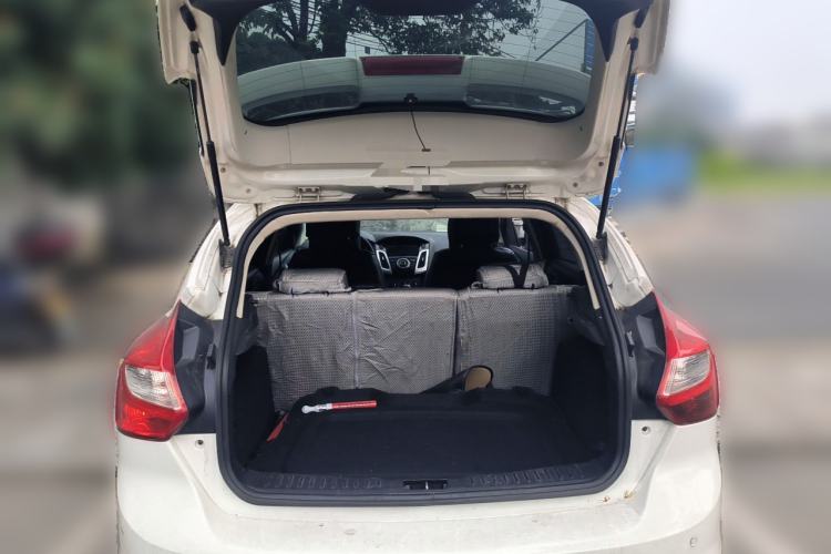 Used Ford Focus 2015 Sedan 1.6L Manual Comfort Model Trunk