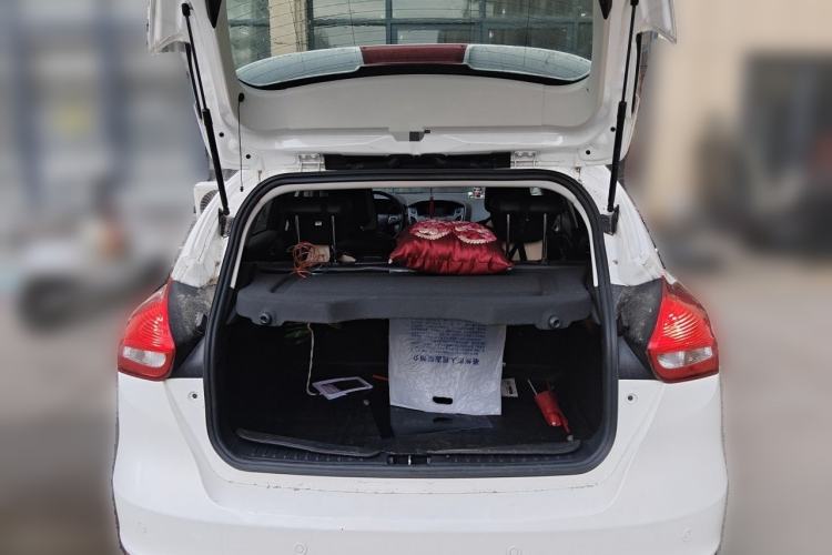 Used Ford Focus 2015 Hatchback 1.6L Automatic Fashion Edition Trunk
