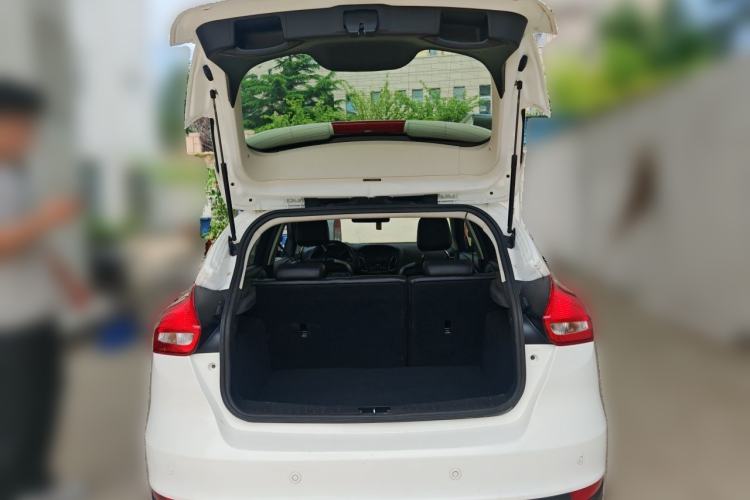 Used Ford Focus 2015 Hatchback 1.6L Automatic Fashion Edition Trunk