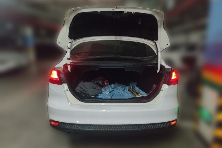 Used Ford Focus 2015 Sedan 1.6L Manual Comfort Model Trunk