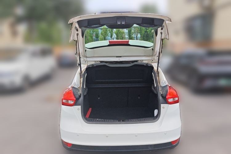 Used Ford Focus 2015 Hatchback 1.6L Automatic Comfort Model Trunk