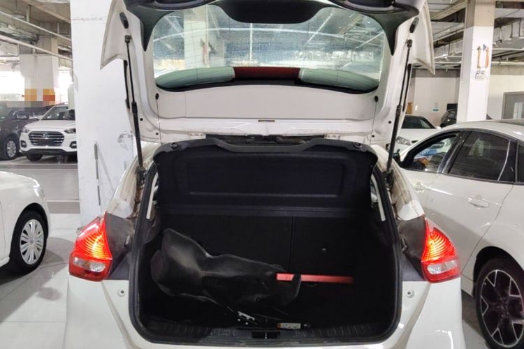 Used Ford Focus 2015 Hatchback 1.6L Manual Comfort Edition Trunk
