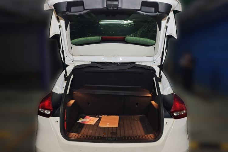 Used Ford Focus 2015 Hatchback 1.6L Automatic Fashion Edition Trunk