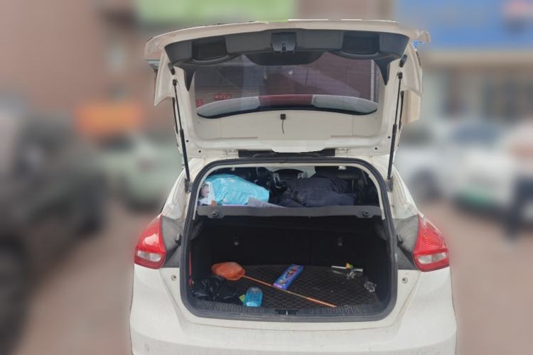 Used Ford Focus 2015 Hatchback 1.6L Automatic Fashion Edition Trunk