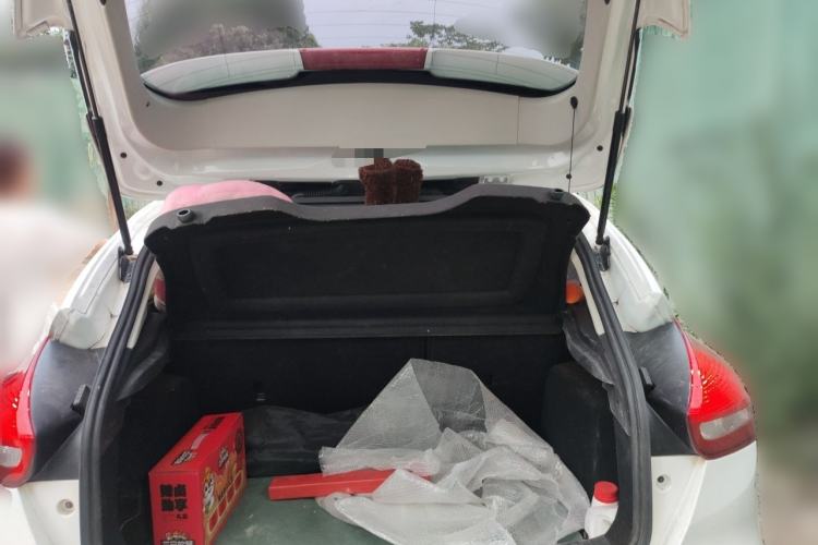 Used Ford Focus 2015 Hatchback EcoBoost 125 Manual – Ultra-Style Edition Trunk