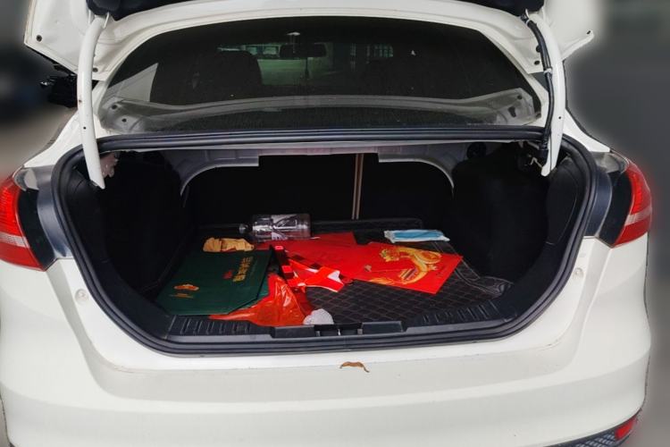Used Ford Focus 2015 Sedan 1.6L Manual Comfort Model Trunk