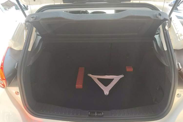 Used Ford Focus 2015 Hatchback 1.6L Automatic Comfort Model Trunk