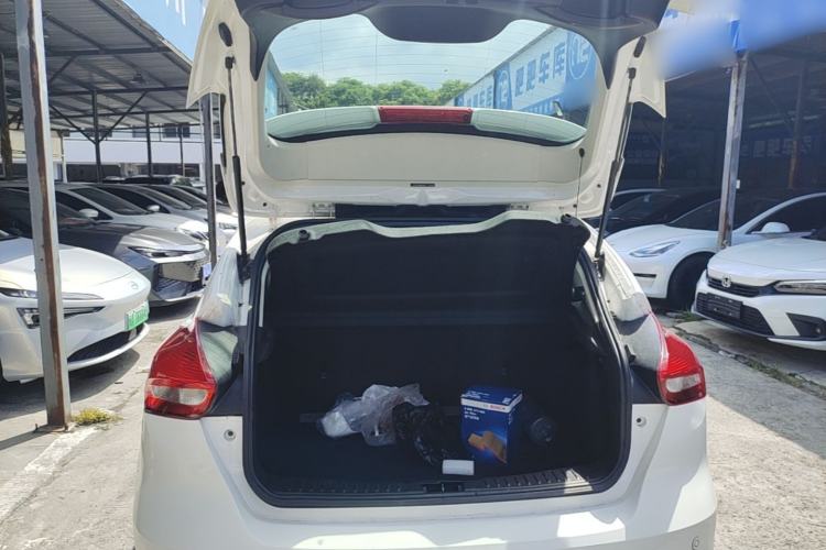 Used Ford Focus 2015 Hatchback 1.6L Manual Fashion Edition Trunk
