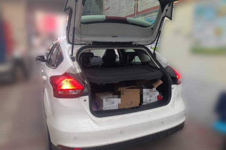 Used Ford Focus 2015 Hatchback 1.6L Automatic Fashion Edition Trunk