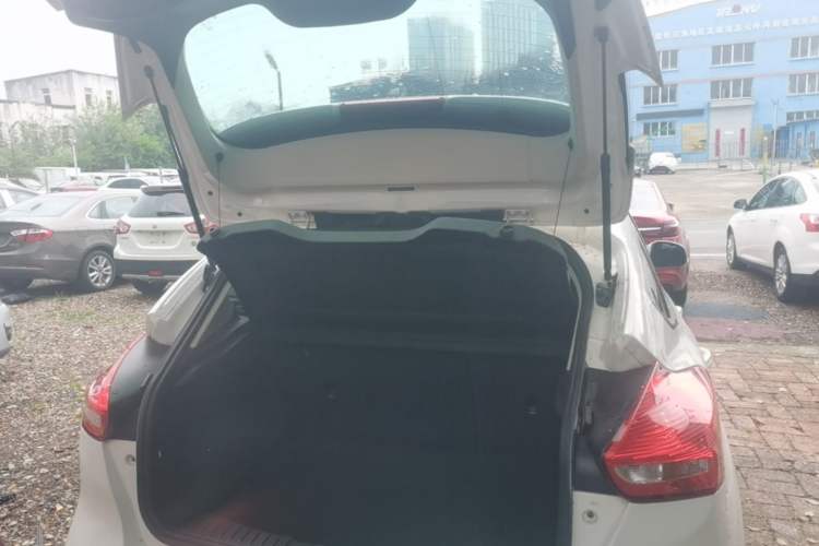 Used Ford Focus 2015 Hatchback 1.6L Manual Comfort Edition Trunk
