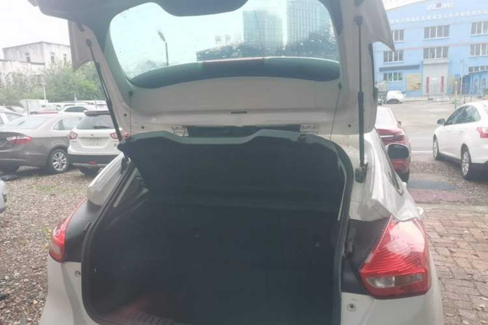 Used Ford Focus 2015 Hatchback 1.6L Manual Comfort Edition Trunk