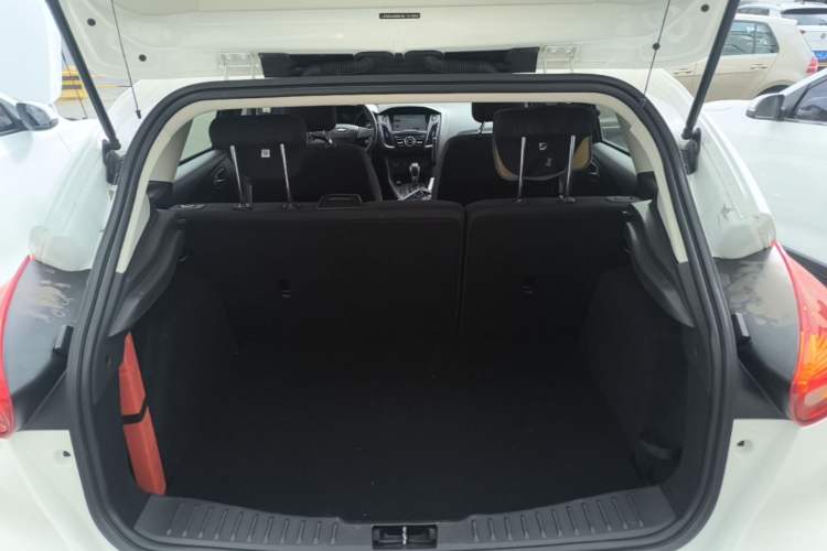 Used Ford Focus 2015 Hatchback 1.6L Automatic Comfort Model Trunk