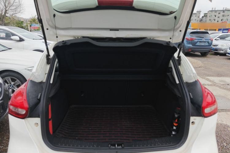 Used Ford Focus 2015 Hatchback 1.6L Automatic Fashion Edition Trunk
