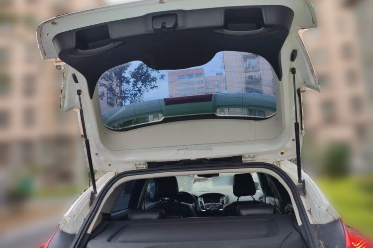 Used Ford Focus 2015 Hatchback 1.6L Automatic Fashion Edition Trunk