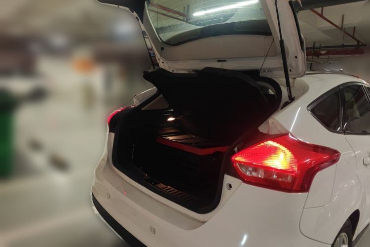 Used Ford Focus 2015 Hatchback 1.6L Automatic Fashion Edition Trunk