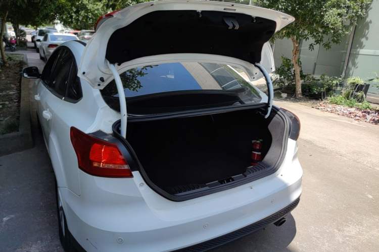 Used Ford Focus 2015 Sedan EcoBoost 180 Automatic Elite Model Trunk