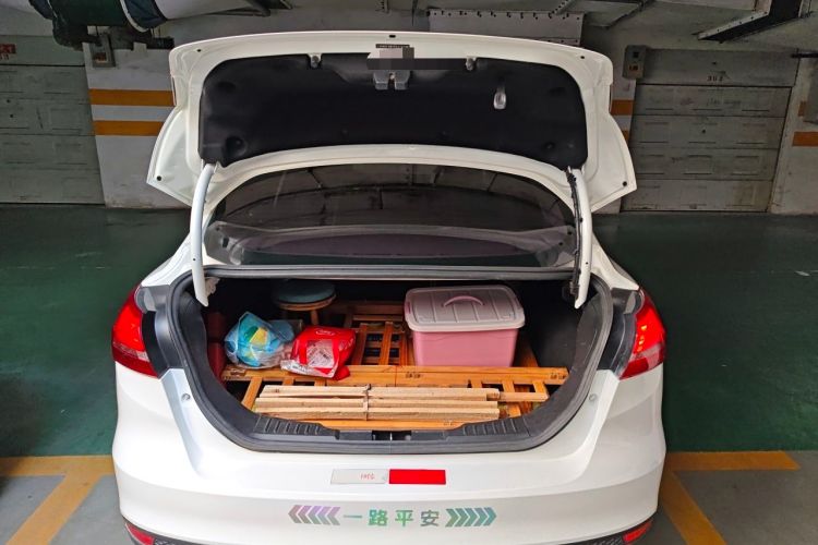 Used Ford Focus 2015 Sedan 1.6L Automatic Comfort Model Trunk