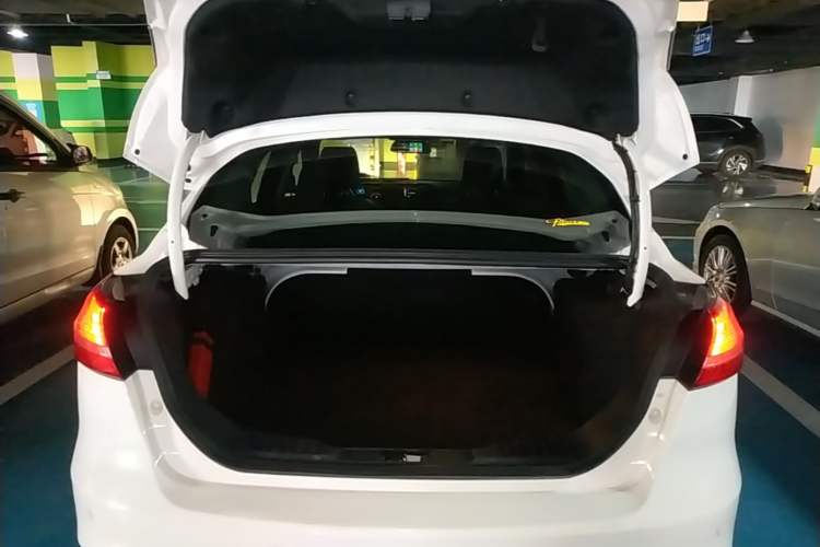Used Ford Focus 2015 Sedan 1.6L Manual Fashion Edition Trunk