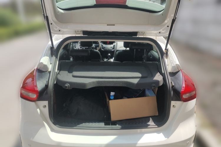 Used Ford Focus 2015 Hatchback 1.6L Automatic Fashion Edition Trunk