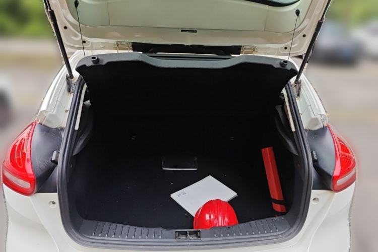 Used Ford Focus 2015 Hatchback 1.6L Manual Fashion Edition Trunk