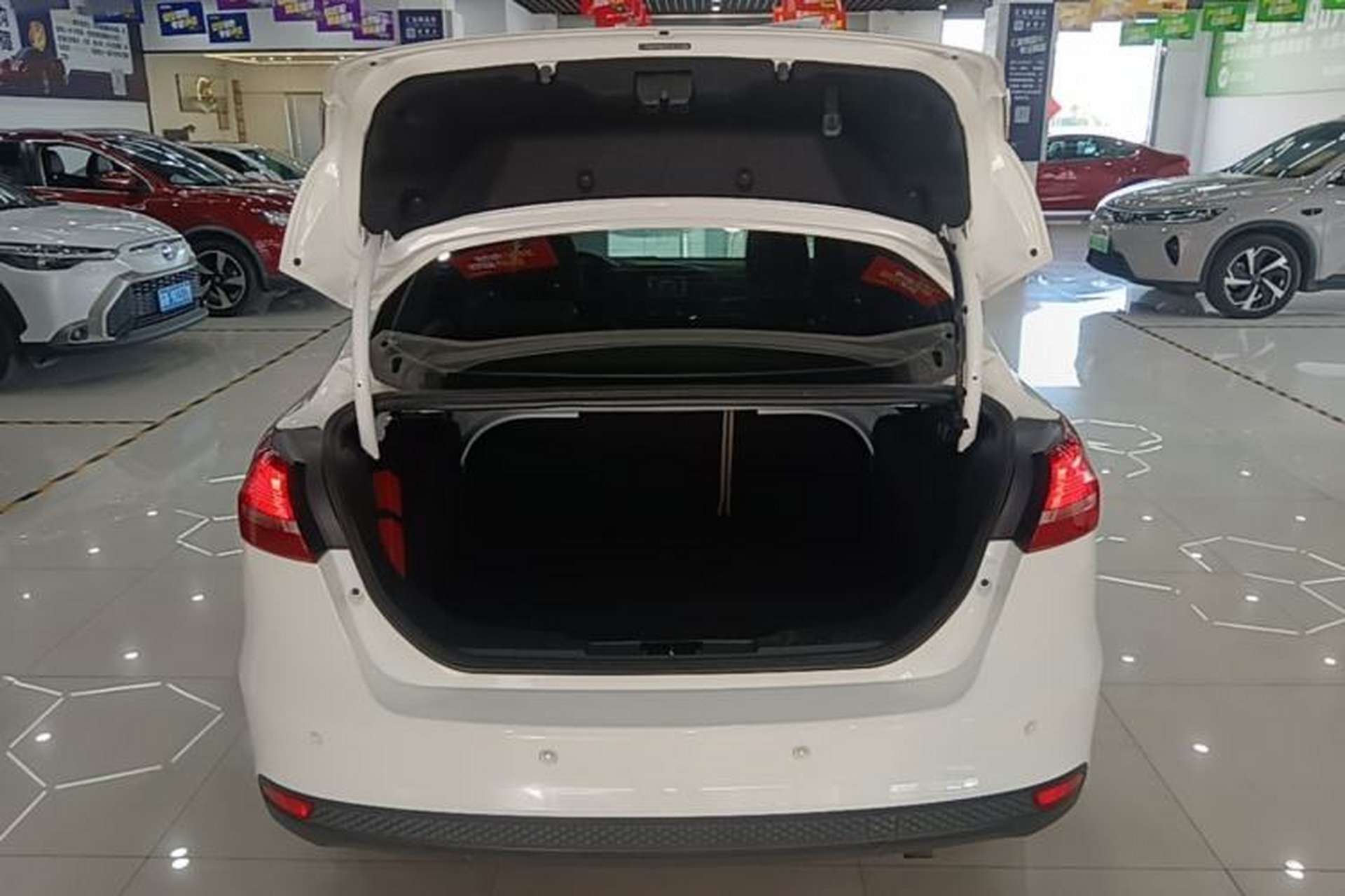 Used Ford Focus 2015 Sedan 1.6L Automatic Comfort Model Trunk