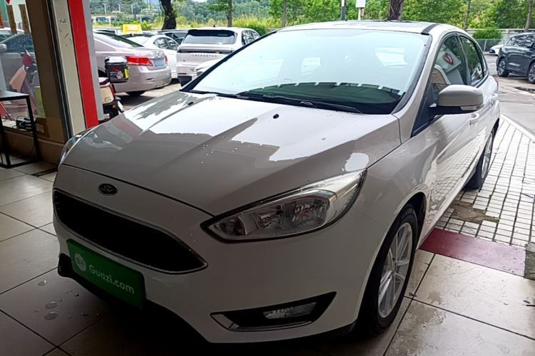 Used Ford Focus 2015 Hatchback 1.6L Automatic Fashion Edition Guazi used car, China used car export, Used car for sale, Used cars, Cheapest cars for sale
