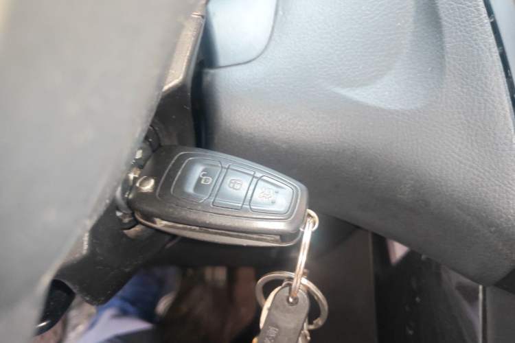 Used Ford Focus 2015 Hatchback EcoBoost 125 Automatic Supreme Style Edition Vehicle Key