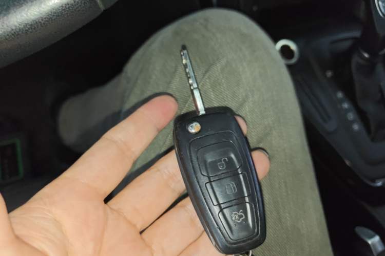 Used Ford Focus 2015 Hatchback 1.6L Automatic Fashion Edition Vehicle Key