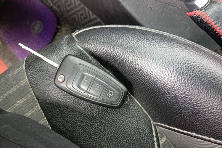Used Ford Focus 2015 Hatchback 1.6L Automatic Fashion Edition Vehicle Key