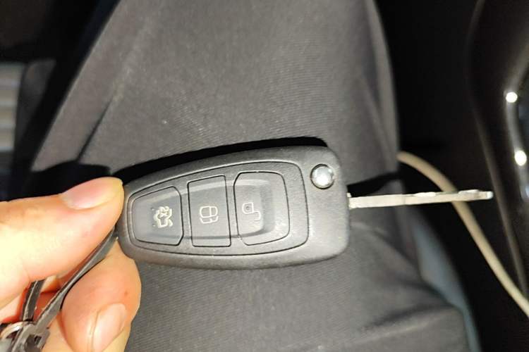 Used Ford Focus 2015 Sedan EcoBoost 125 Automatic Supreme Style Edition Vehicle Key
