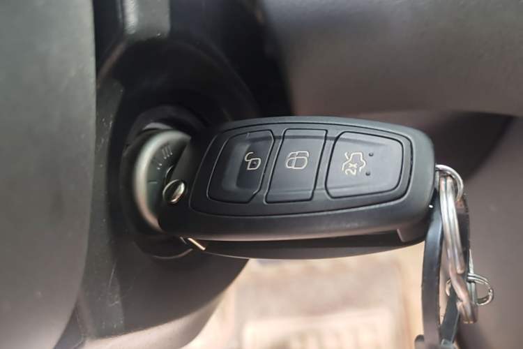 Used Ford Focus 2015 Hatchback 1.6L Automatic Fashion Edition Vehicle Key