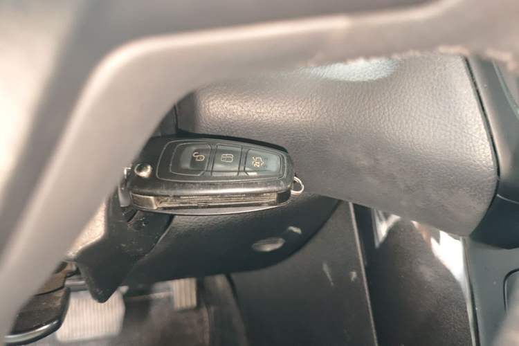 Used Ford Focus 2015 Hatchback EcoBoost 125 Automatic Supreme Style Edition Vehicle Key