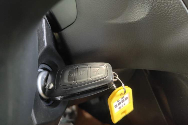 Used Ford Focus 2015 Hatchback 1.6L Automatic Fashion Edition Vehicle Key