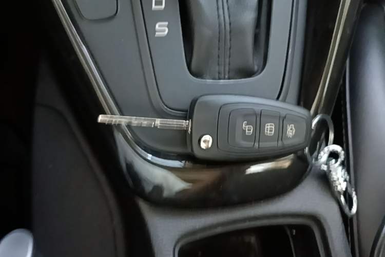 Used Ford Focus 2015 Hatchback 1.6L Automatic Fashion Edition Vehicle Key