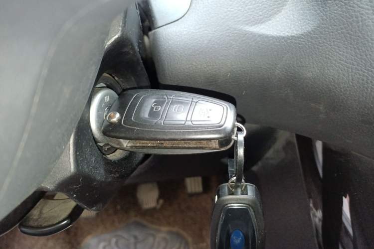 Used Ford Focus 2015 Hatchback EcoBoost 125 Manual – Ultra-Style Edition Vehicle Key