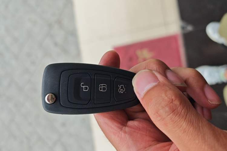 Used Ford Focus 2015 Hatchback EcoBoost 125 Automatic Supreme Style Edition Vehicle Key