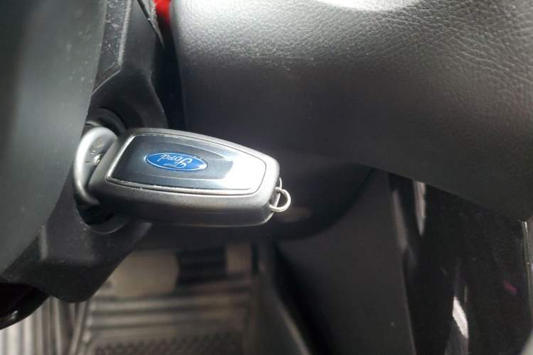 Used Ford Focus 2015 Hatchback 1.6L Automatic Fashion Edition Vehicle Key