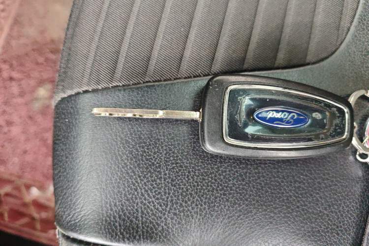 Used Ford Focus 2015 Hatchback 1.6L Automatic Fashion Edition Vehicle Key