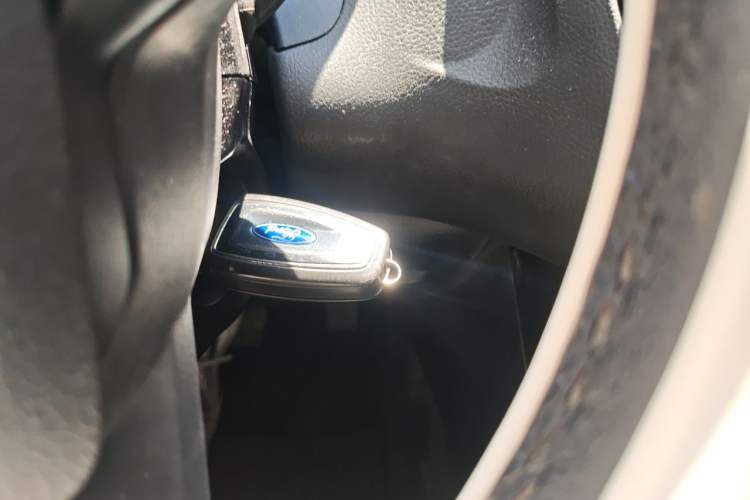 Used Ford Focus 2015 Hatchback 1.6L Automatic Fashion Edition Vehicle Key