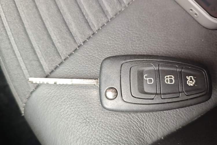 Used Ford Focus 2015 Hatchback 1.6L Automatic Fashion Edition Vehicle Key