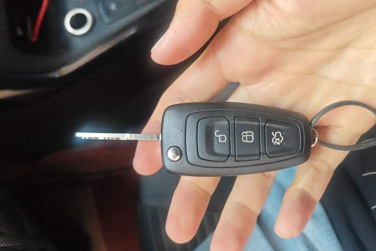 Used Ford Focus 2015 Hatchback EcoBoost 125 Automatic Supreme Style Edition Vehicle Key