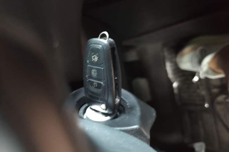 Used Ford Focus 2015 Hatchback 1.6L Automatic Fashion Edition Vehicle Key